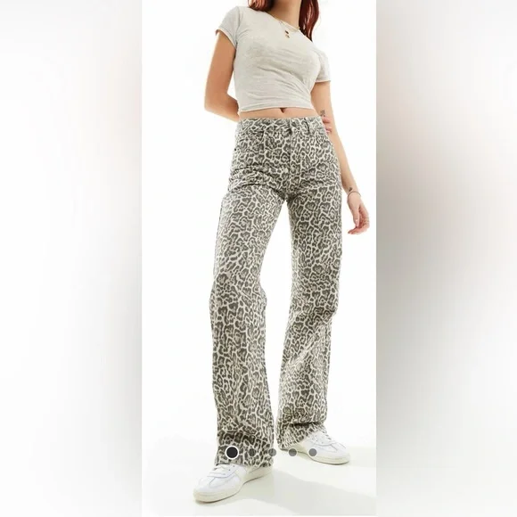 Stradivarius High Rise Cream and Brown Jeans - Picture 4 of 7